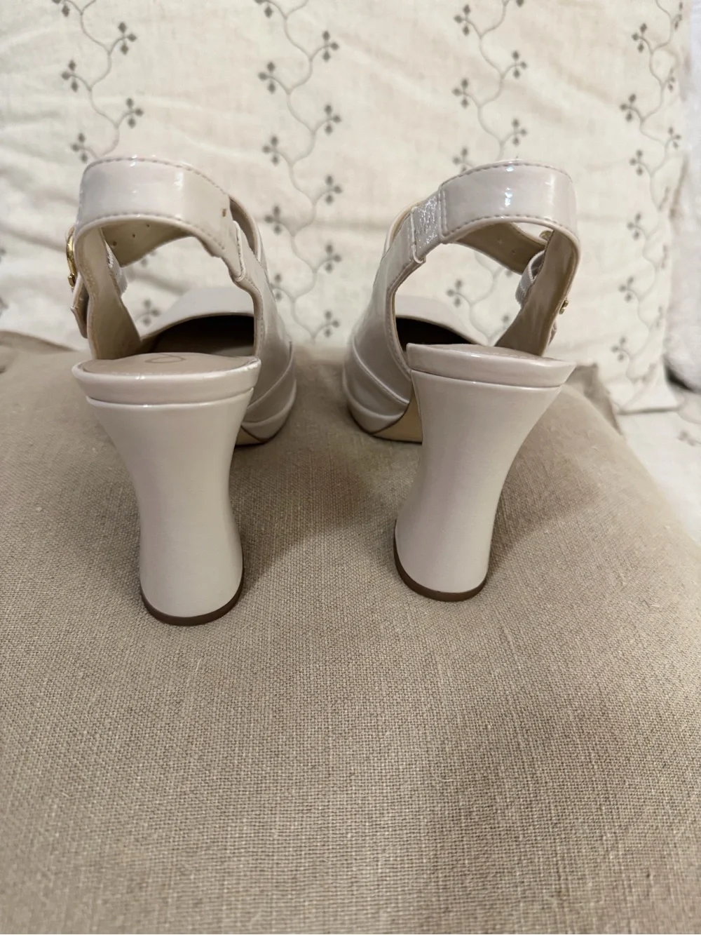 Sam Edelman size 6 Jildie Patent Slingback Heels in Linen Beige with Gold Buckle - Picture 7 of 8